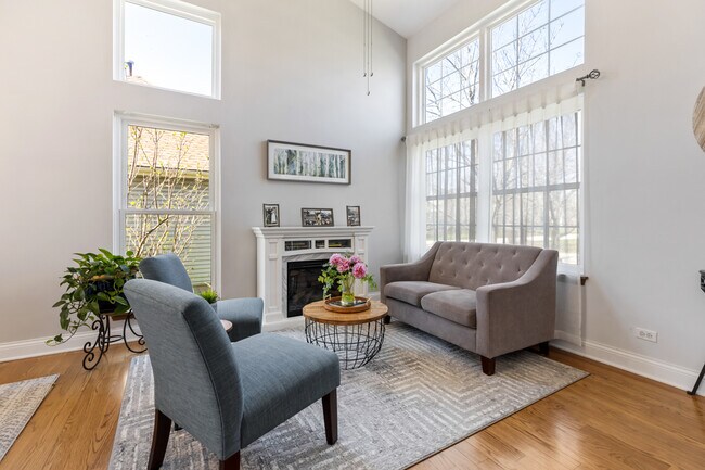 Foto del edificio - 526 Normandy Ln