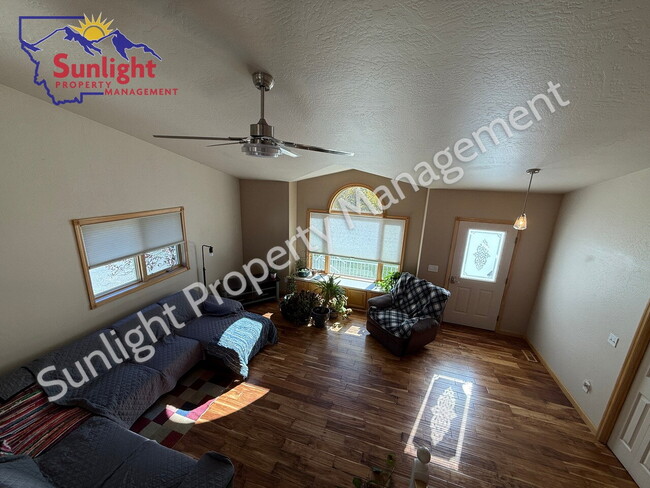 Building Photo - Spacious 5 Bed, 3 Bath Home with Triple Ga...