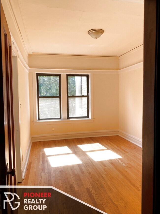 Foto del edificio - 2510 N Kedzie Blvd