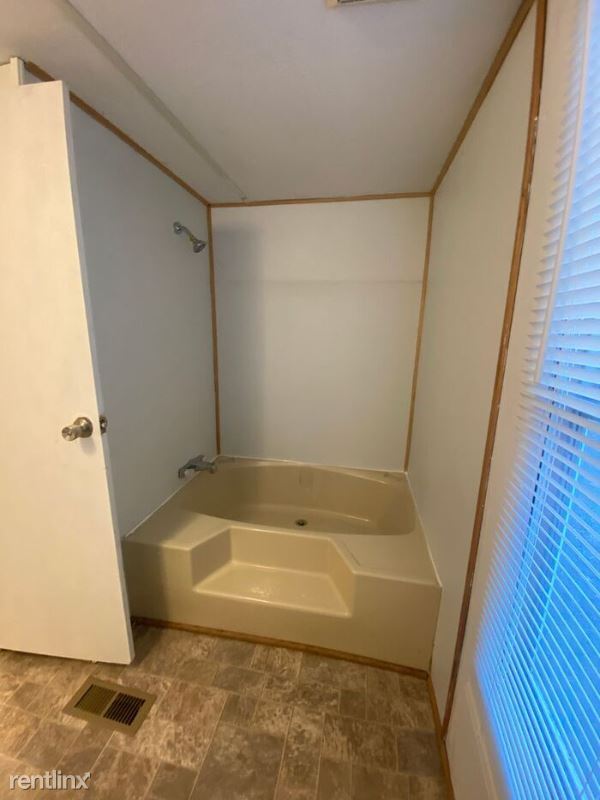 Building Photo - 3 br, 1.5 bath House - 2035 Spencer Creek