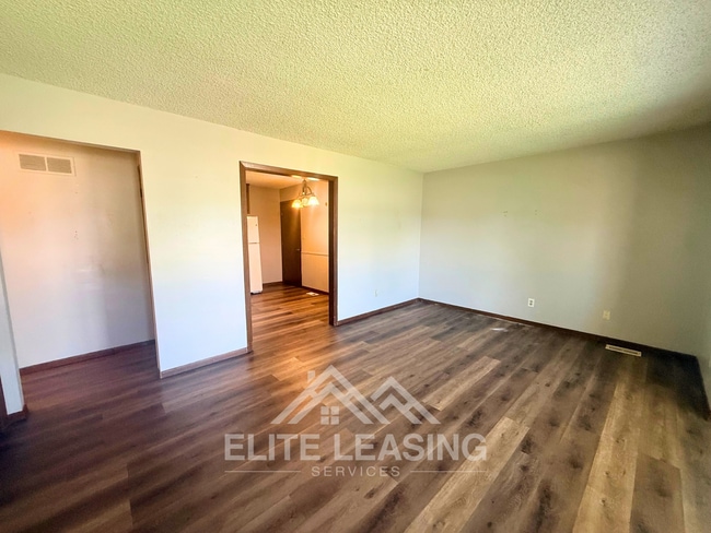 Building Photo - 2 Bed Duplex with Finished Basement & Large Backyard
