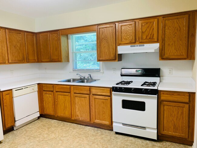 Foto del edificio - WOW! All brick 3 bedroom ranch in Newnan! Must see!