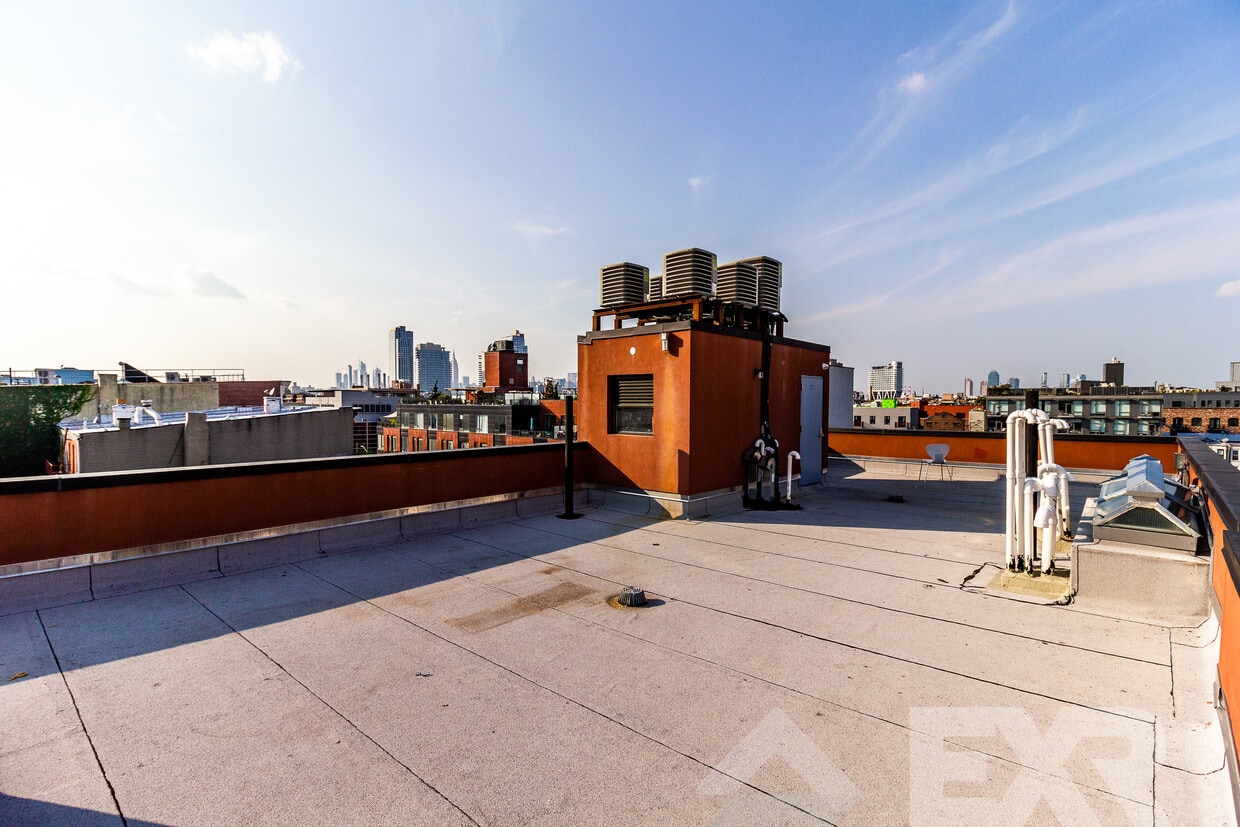 Building Photo - 252 Grand St
