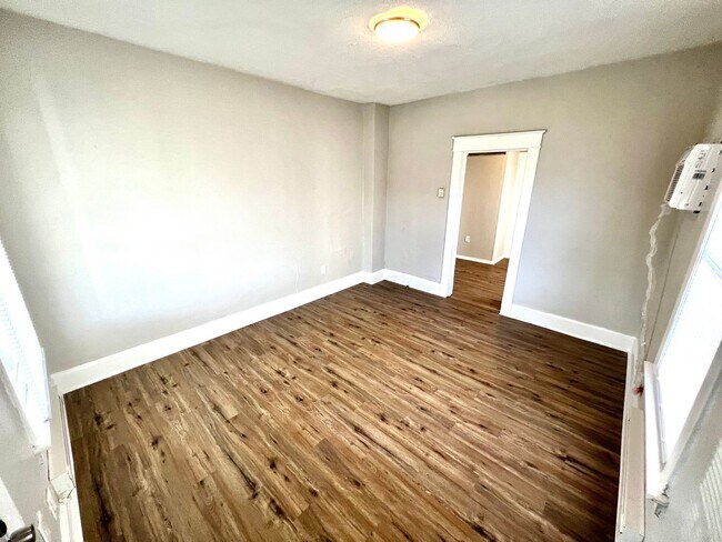 Foto del edificio - 1717-1719 Columbia Ave