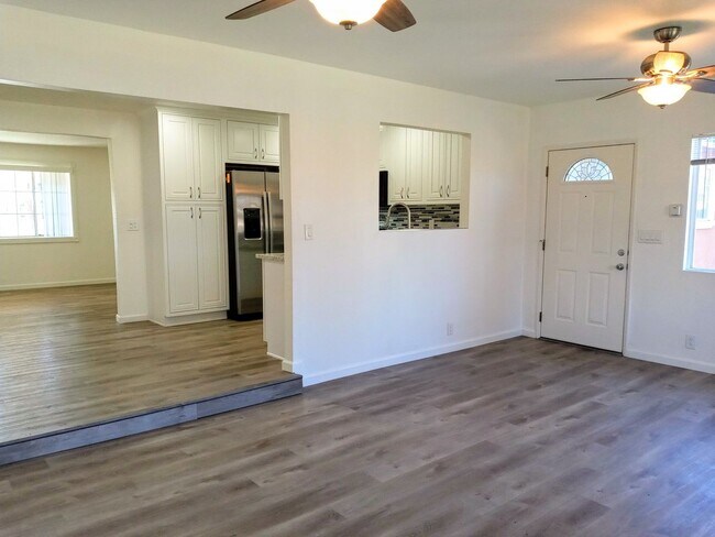 Foto del edificio - Recently Remodeled 3bd Single Story House Accepting Pets!