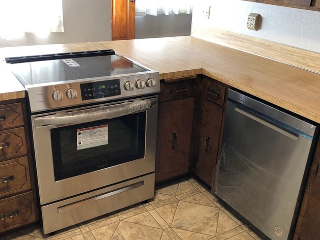 Building Photo - David Drive Duplex