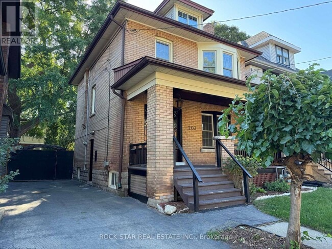 Building Photo - 203 Fairleigh Ave S