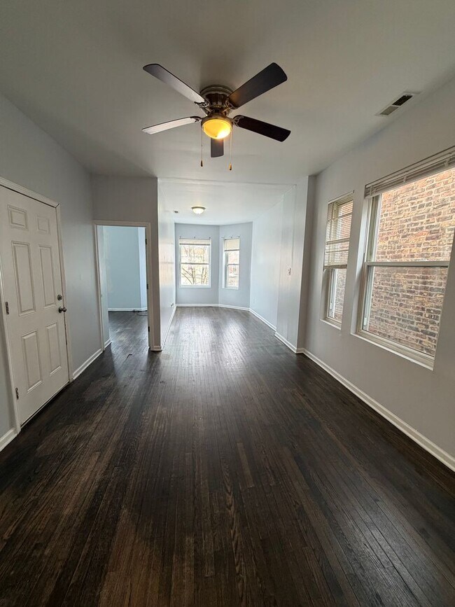 Building Photo - 7224 S St Lawrence Ave