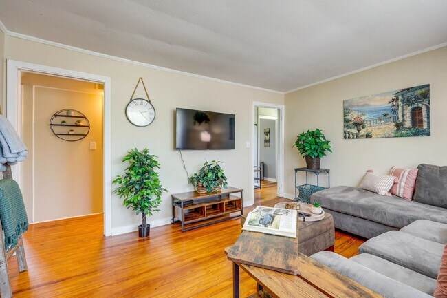Building Photo - 1644 Naldo Ave