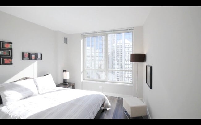 Building Photo - 40 E Delaware Pl