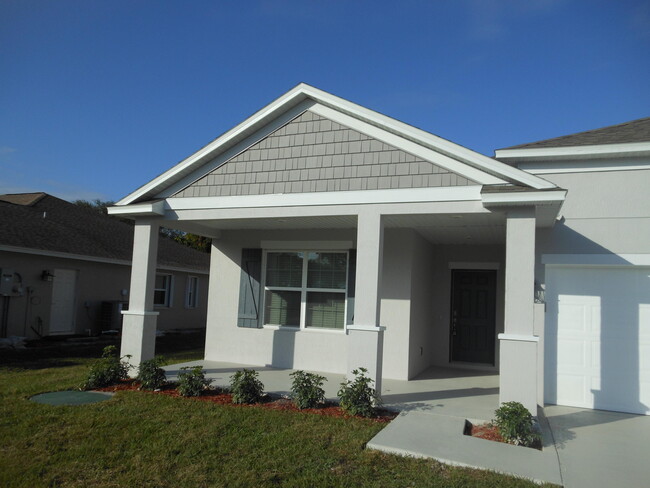 Building Photo - 1862 SE Camilo St