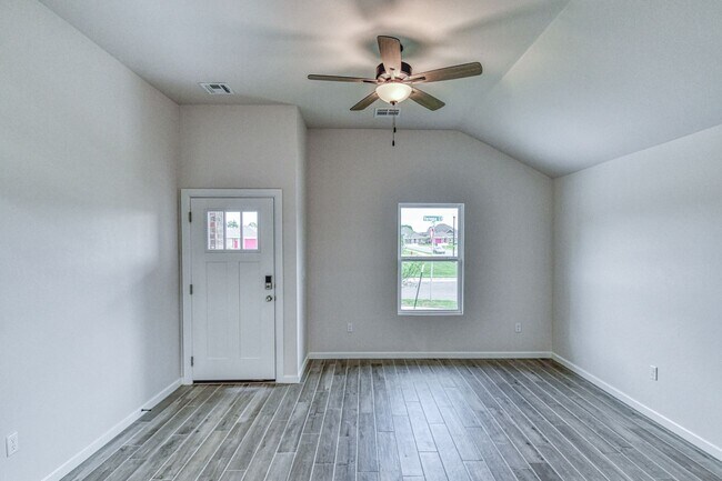 Foto del edificio - Brand New Construction in Varenna Landing!