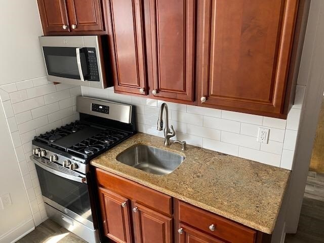 Foto del edificio - 55 Corbin Ave