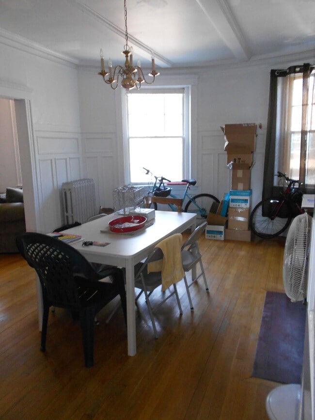 Building Photo - 106 Strathmore Rd