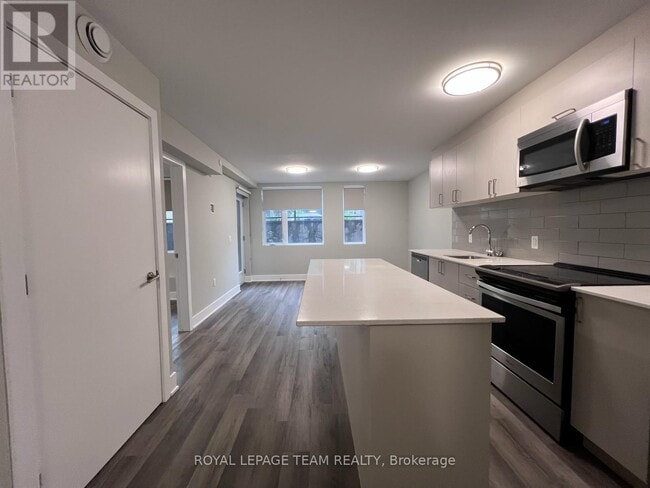 Photo du bâtiment - 1295 Summerville Ave