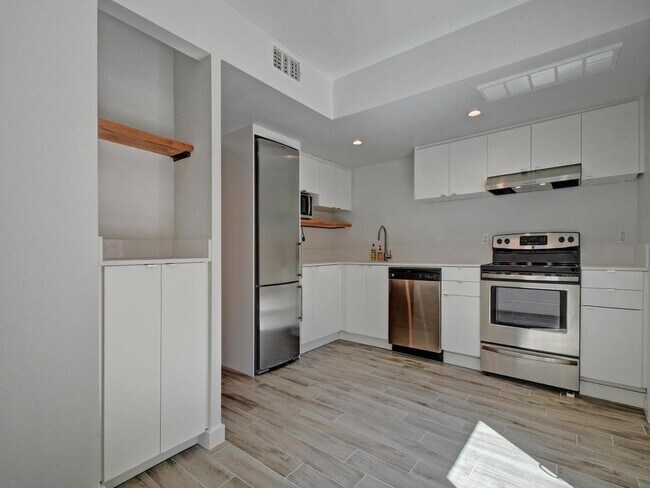 Foto del edificio - 8812 Dawnridge Cir