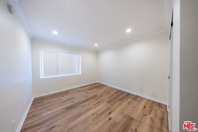 Building Photo - 9205 Alcott St