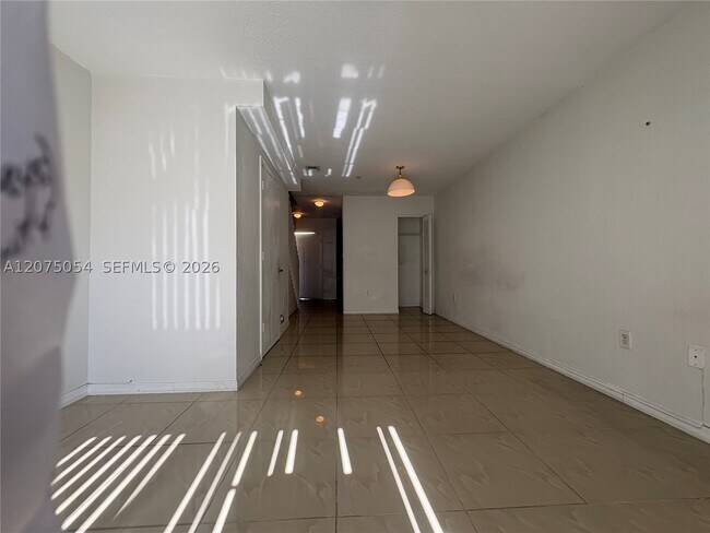 Foto del edificio - 2064 NE 167th St
