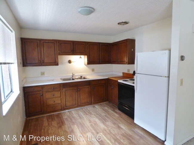 Building Photo - 1495 200 E
