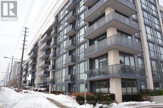 Photo du bâtiment - 4700 Hwy 7