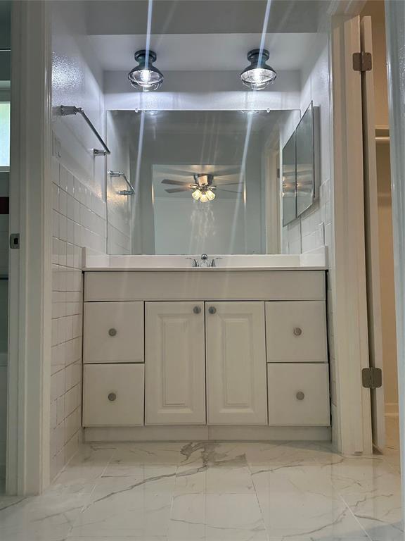 Foto del edificio - 12027 Meadow Hollow Dr