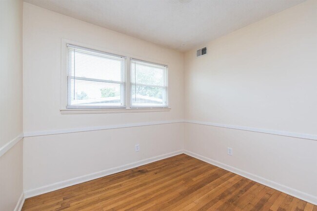 Building Photo - 1408 Bayou Ct