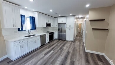 Building Photo - 16131 Sunny Ct