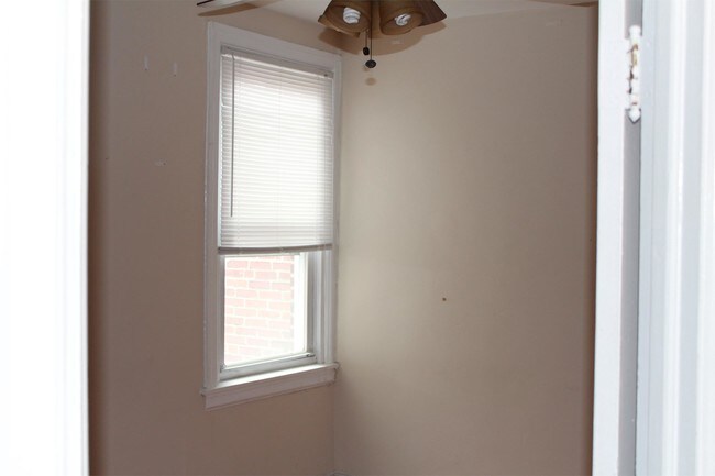 Building Photo - 5870 Woodcrest Ave