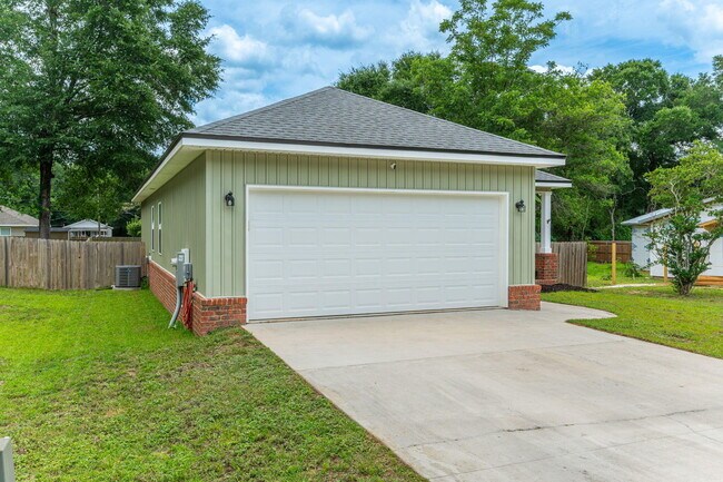 Foto del edificio - 3168 Maple St