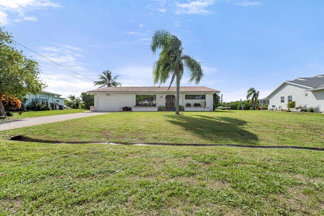 Building Photo - 1075 SE Coral Reef St