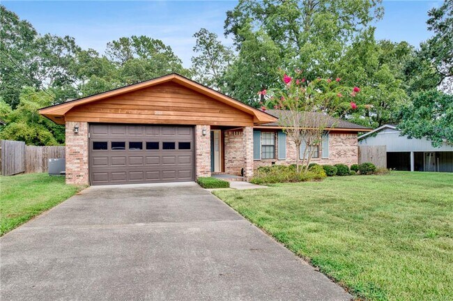 Building Photo - 2505 Elma Dr