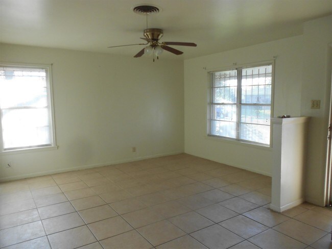 Building Photo - 1410 Casa De Oro Dr