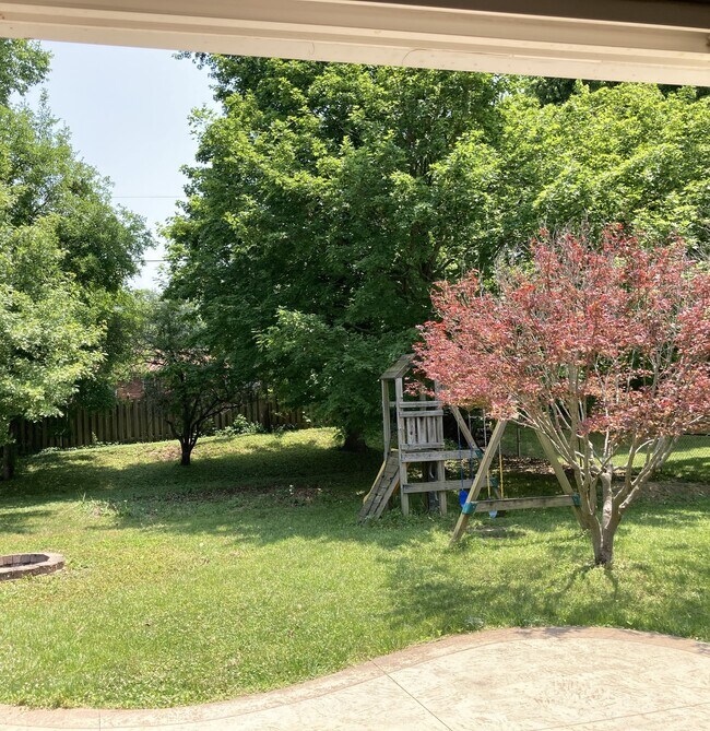 Building Photo - 585 Meadowview Ln
