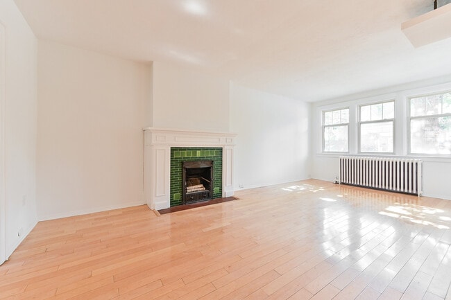 Building Photo - 182 Belsize Dr