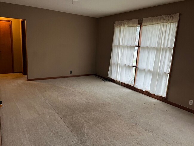 Foto del edificio - Coming Soon 2 Bedroom Ranch with office