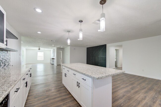 Foto del edificio - 5906 Hilary St