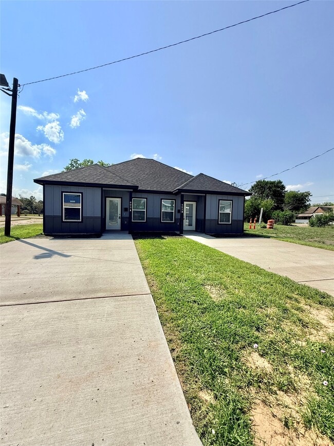 Building Photo - 612 Houston Ave