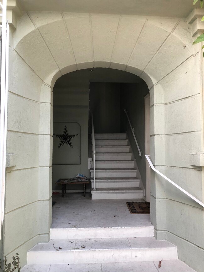 Foto del edificio - 613 N Spaulding Ave