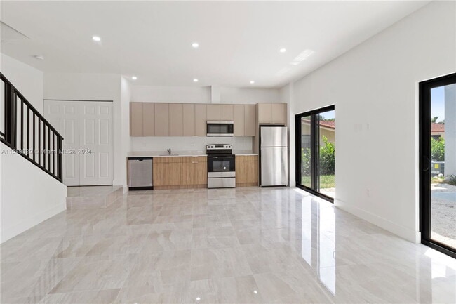 Photo - 135 SW 114th Ave House