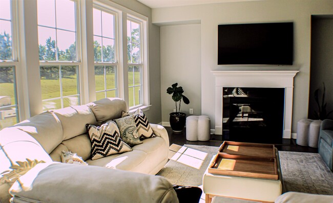 Family room - 8228 Cornhill Ave