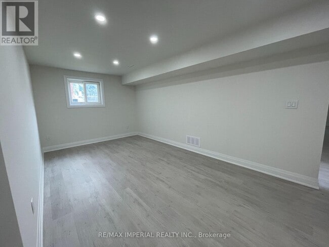 Building Photo - 181 Wedgewood Dr