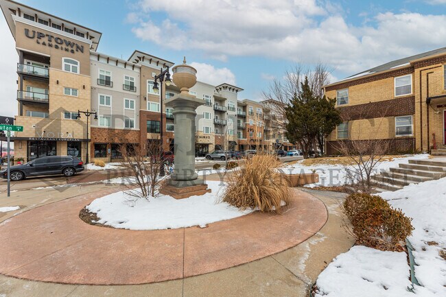 Foto del edificio - 3304 E Douglas Ave