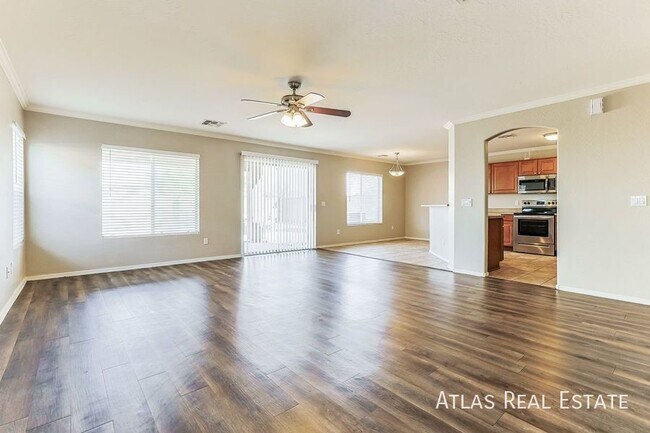 Building Photo - 912 E Mayfield Cir