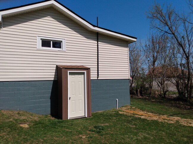 Building Photo - 4873 Cleburne Blvd