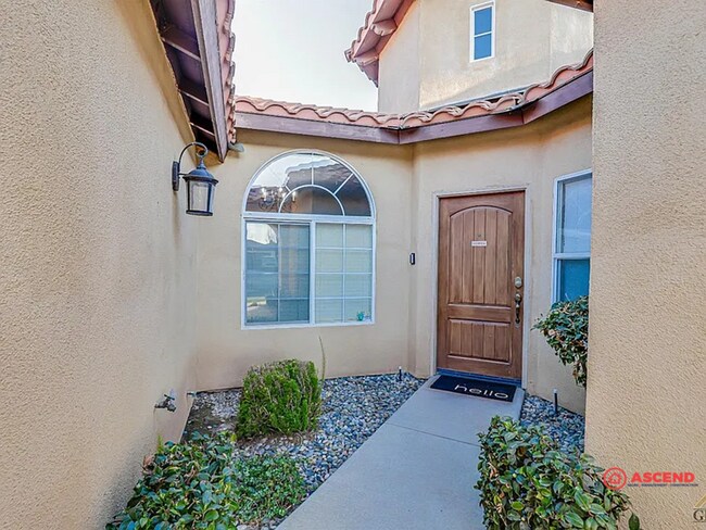 Building Photo - Stunning 3 Bedroom Home In Rosedale!