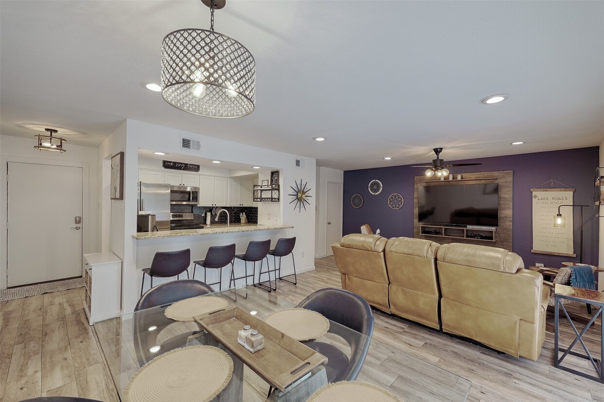 Foto principal - 12500 Melville Dr