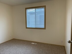 Building Photo - 900 SW 179th Ave