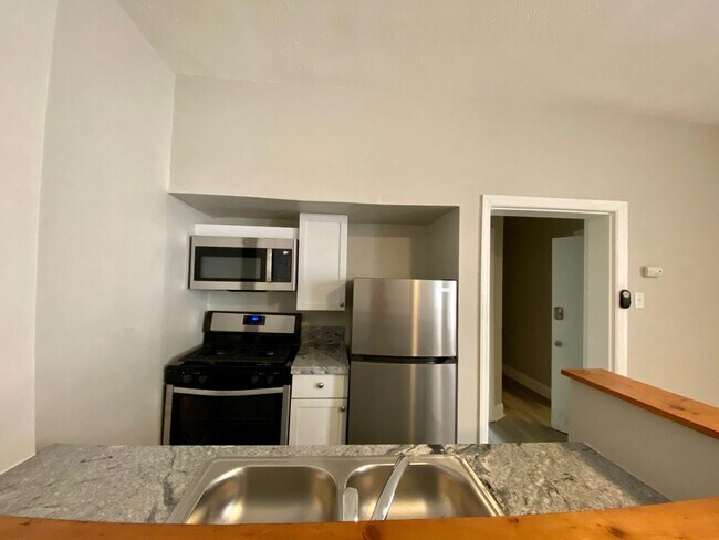 Building Photo - 322 Warner