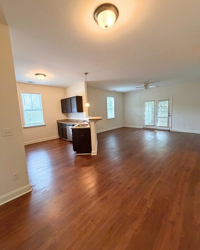 Foto del edificio - 4908 Maple Ave