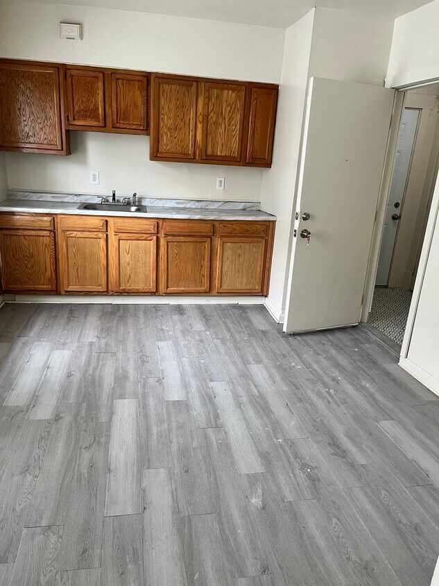 Foto del edificio - 2927 E 125th St